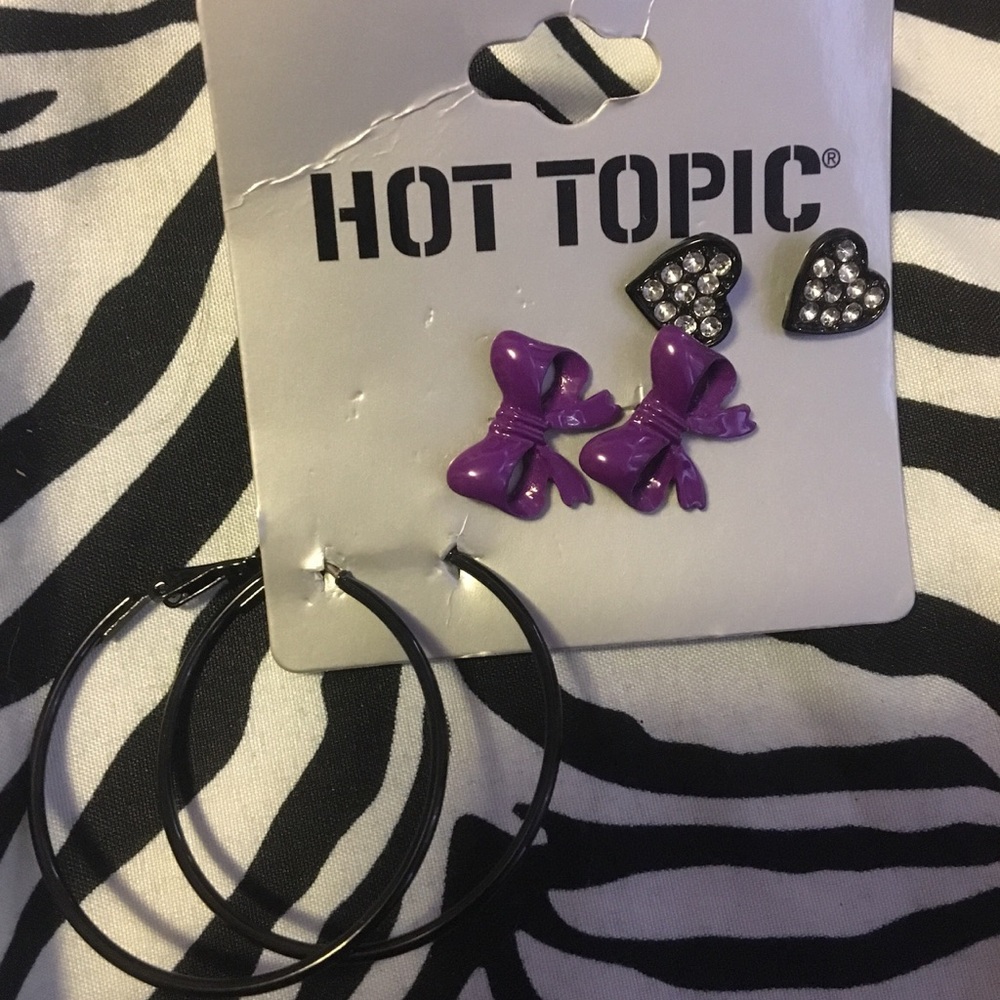 Hot Topic Earring Set